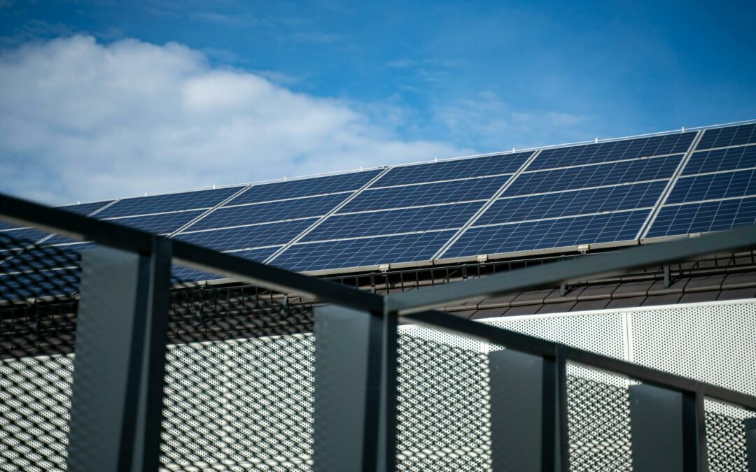 Les panneaux solaires pour vos immeubles et bureaux à Bordeaux : un investissement rentable ?